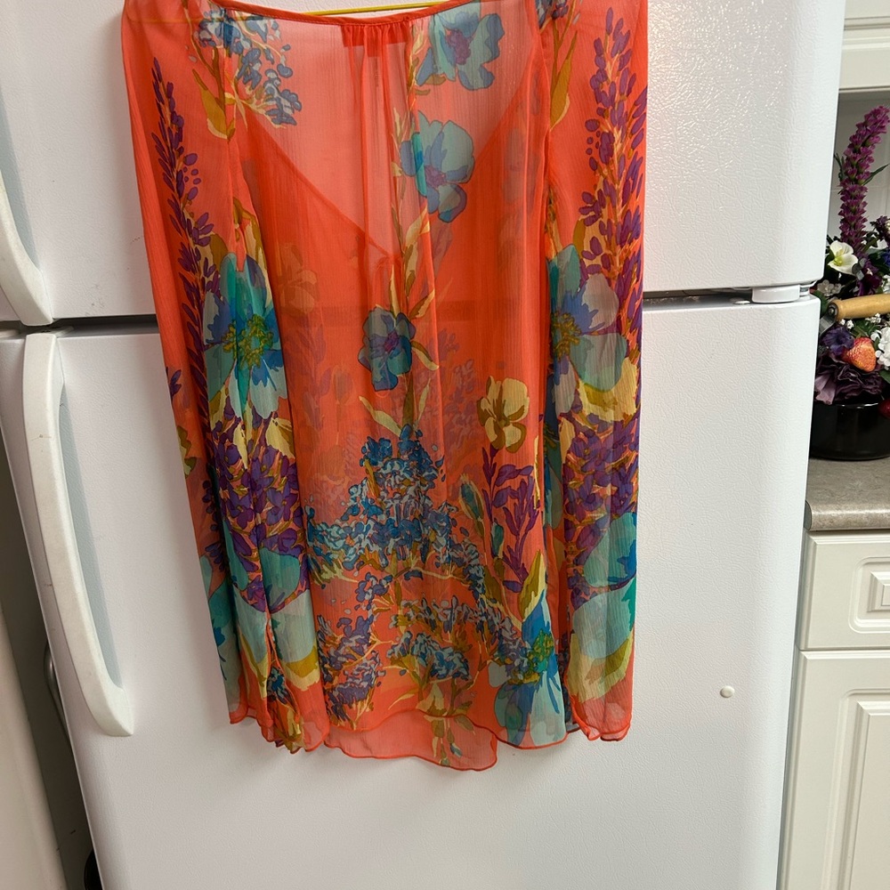 HALE BOB 100% Silk Top
Size S Like New
5 Star Seller ***** - Picture 3 of 9